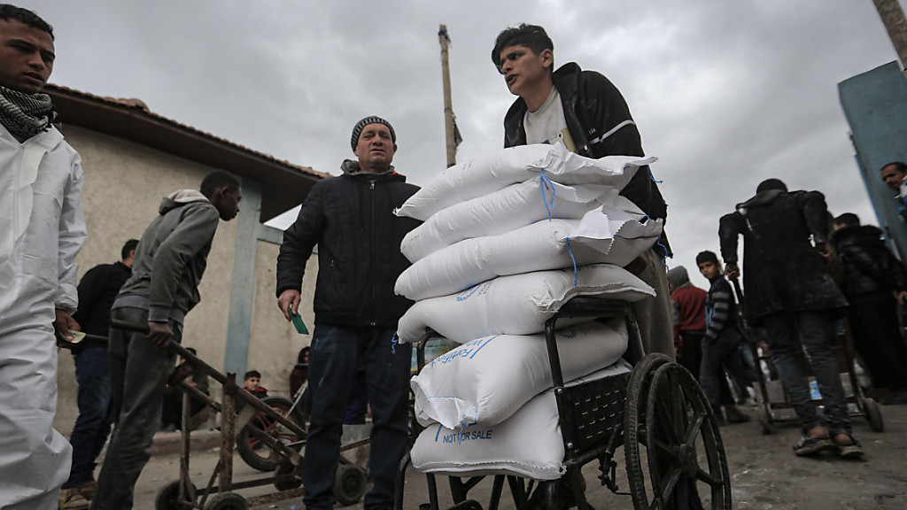 13 UNRWA-Mitarbeiter sollen in Hamas-Massaker verwickelt sein, © Mohammed Talatene/dpa