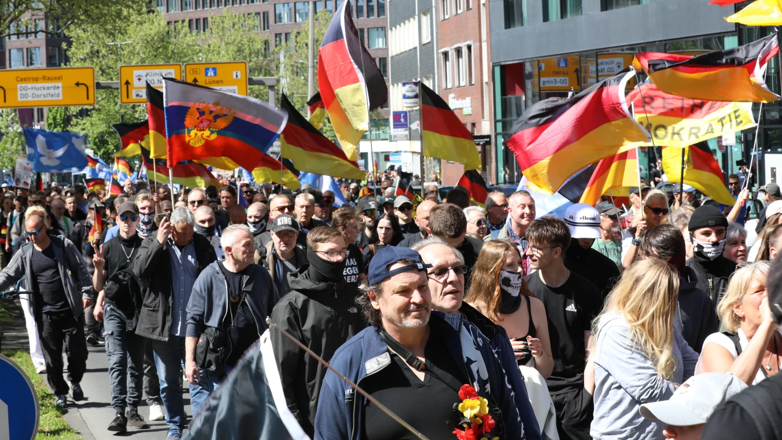 Aşırı Sağ ve Karşı Gösteriler Güne Damga Vurdu!, © dpa Aşırı Sağ ve Karşı Gösteriler Güne Damga Vurdu!, © dpa
