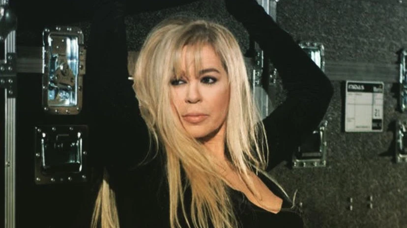 Zerrin Özer: Ağzım yamuldu, dengesiz yürüyorum, © zerrinozerofficial / instagram Zerrin Özer: Ağzım yamuldu, dengesiz yürüyorum, © zerrinozerofficial / instagram