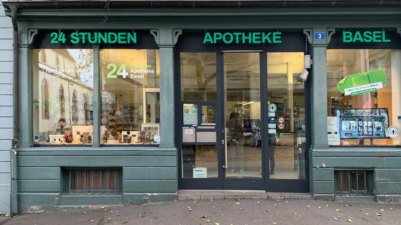 Schmerzende Füsse oder ein verspannter Rücken: Wir sind zu Besuch in der 24 Stunden Apotheke Schmerzende Füsse oder ein verspannter Rücken: Wir sind zu Besuch in der 24 Stunden Apotheke