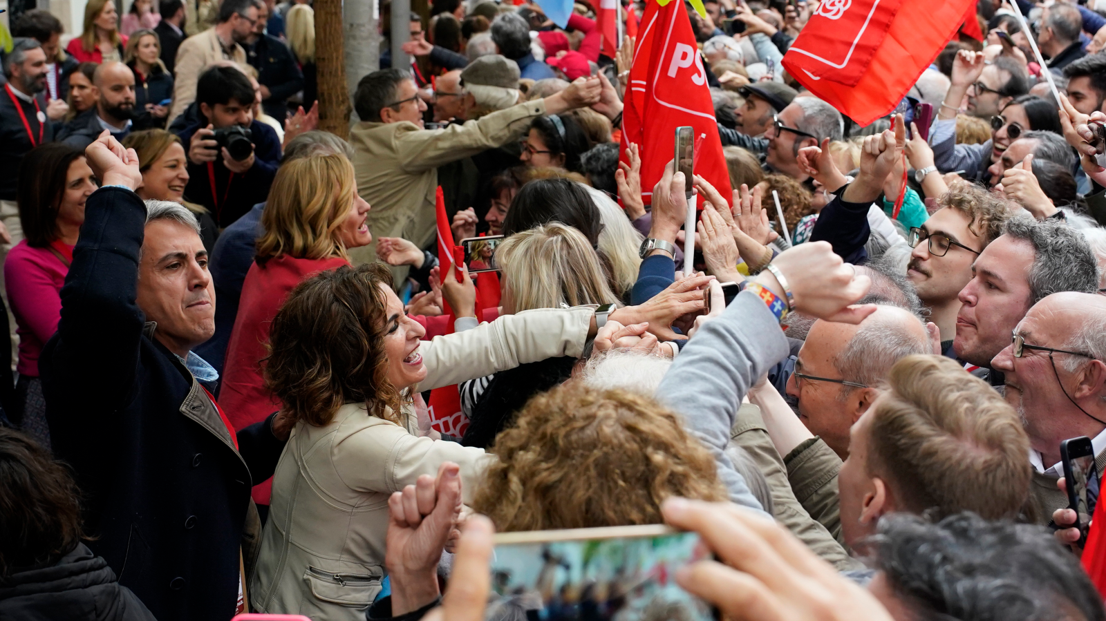 Demonstrationen für Verbleib von Spaniens Regierungschef, © Keystone / AP / Andrea Comas