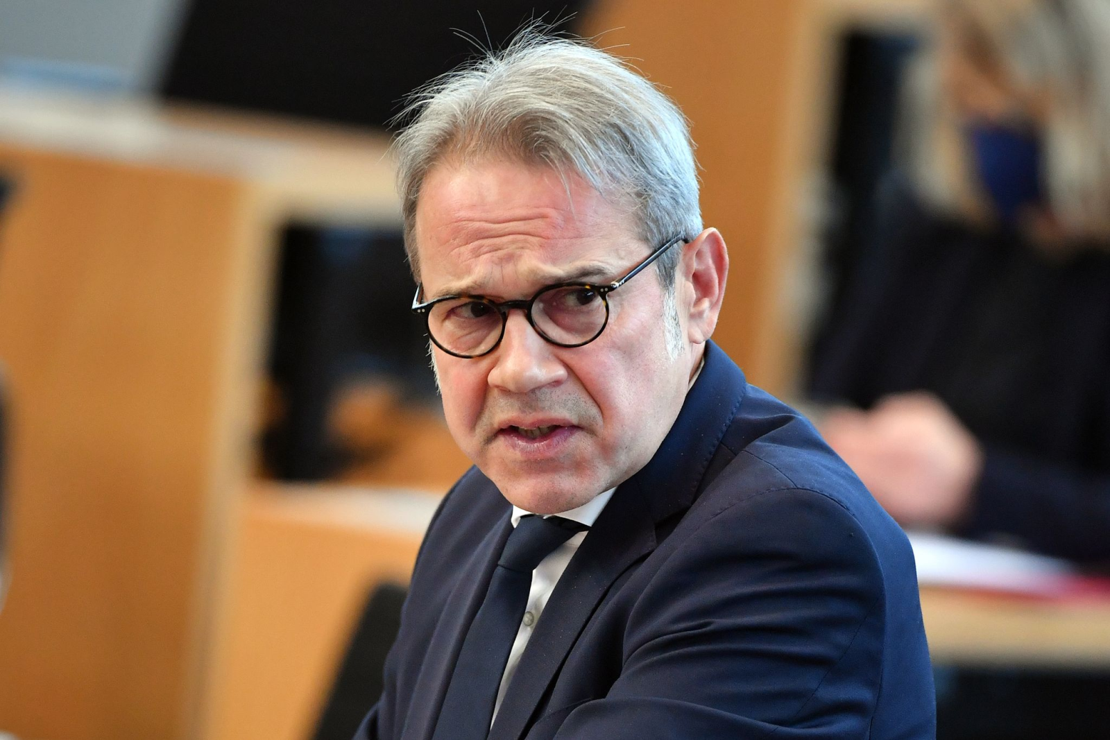Georg Maier (SPD), Innenminister von Thüringen, spricht im Plenarsaal während der Sitzung des Thüringer Landtags.