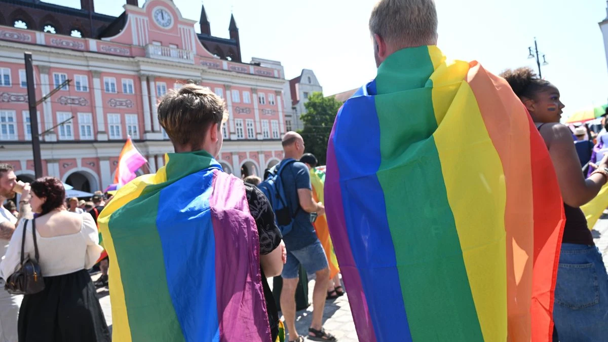 CSD Stuttgart 2025 Bu Cumartesi: Renkler ve Rekor Katılım, © Stefan Sauer/dpa CSD Stuttgart 2025 Bu Cumartesi: Renkler ve Rekor Katılım, © Stefan Sauer/dpa