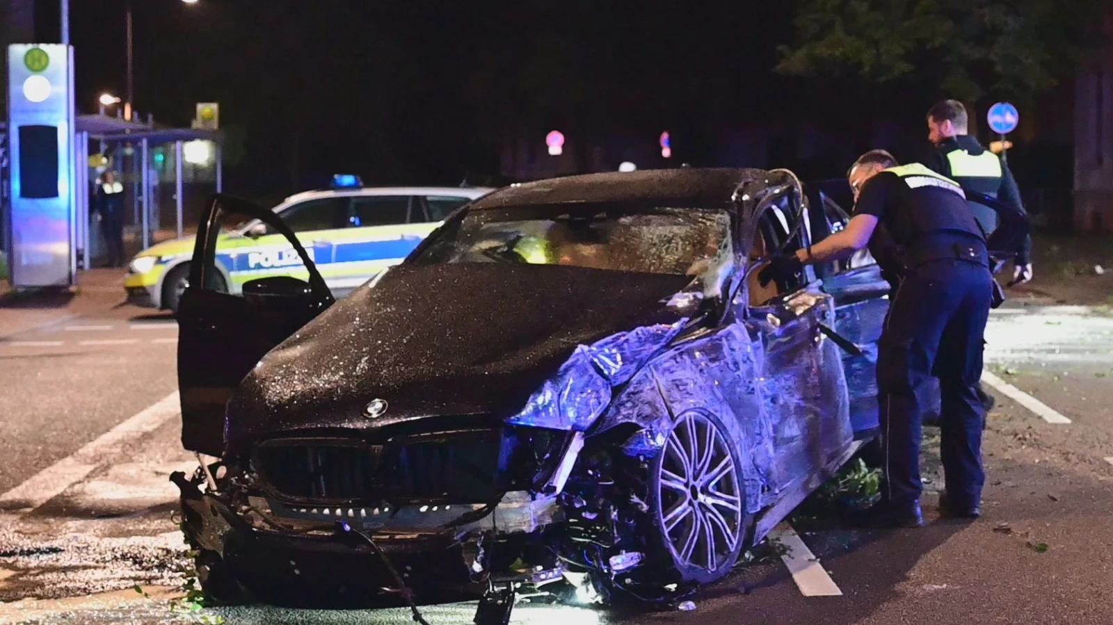 Oldenburg’da Yasa Dışı Yarışta İki Kişi Yaralandı!, © dpa Oldenburg’da Yasa Dışı Yarışta İki Kişi Yaralandı!, © dpa