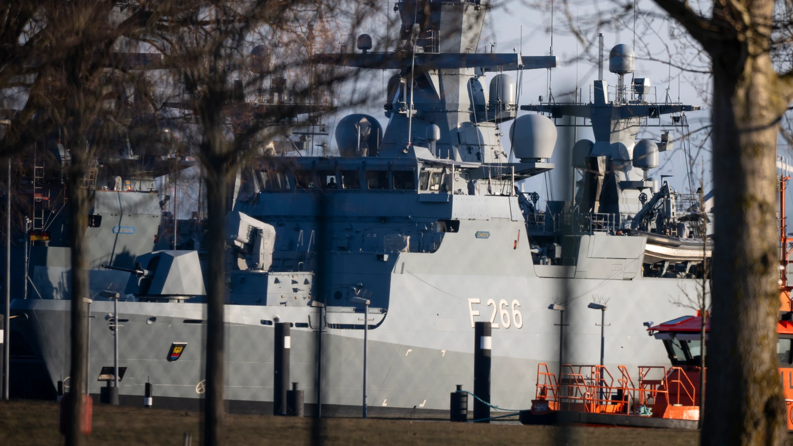 Hamburg Limanı’nda Sabotaj Şüphesi: İki Kişi Gözaltına Alındı, © Philip Dulian/dpa Hamburg Limanı’nda Sabotaj Şüphesi: İki Kişi Gözaltına Alındı, © Philip Dulian/dpa