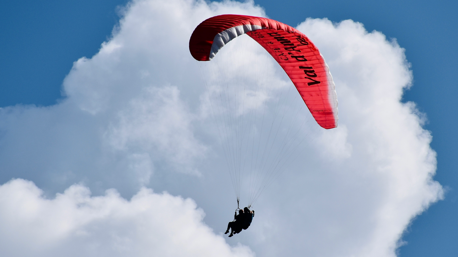 65-jährige Frau bei Tandem-Gleitschirmflug verletzt&nbsp;, © Arno Senoner/Unsplash