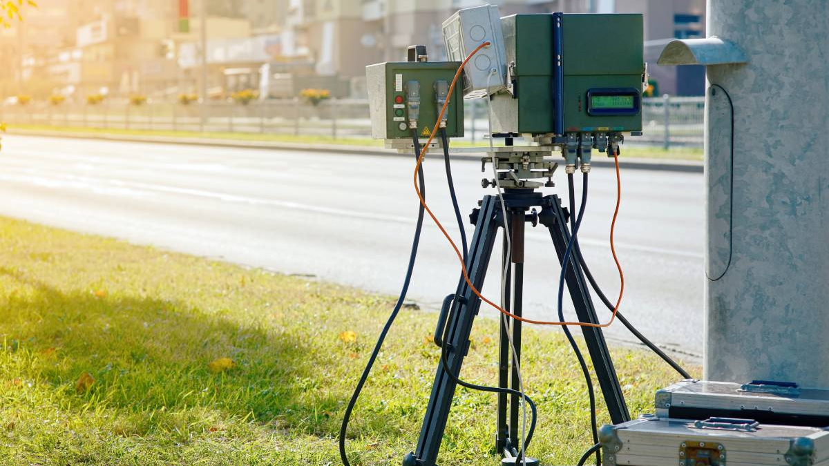Bundesweiter Blitzer-Marathon will erhöhter Geschwindigkeit an den Kragen, © Foto: Tricky_Shark / Shutterstock