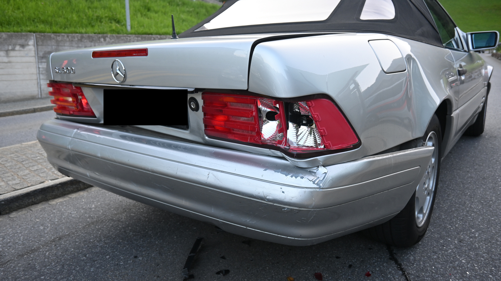 Ungebremst auf stehendes Auto aufgefahren, © lpfl