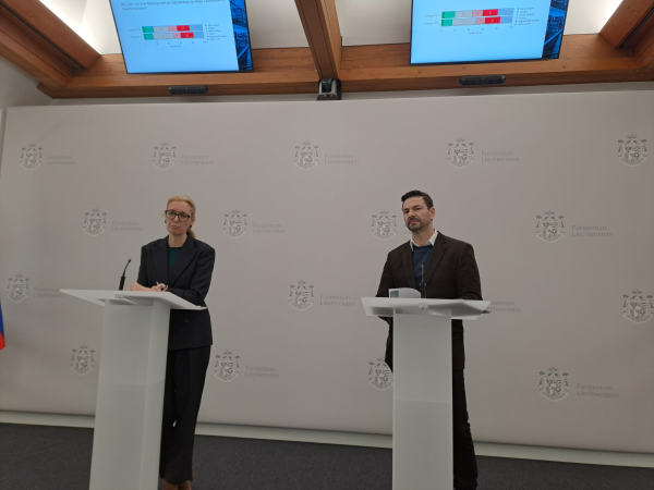 Medienministerin Sabine Monauni und Thomas Milic vom Liechtenstein Institut., © Radio Liechtenstein