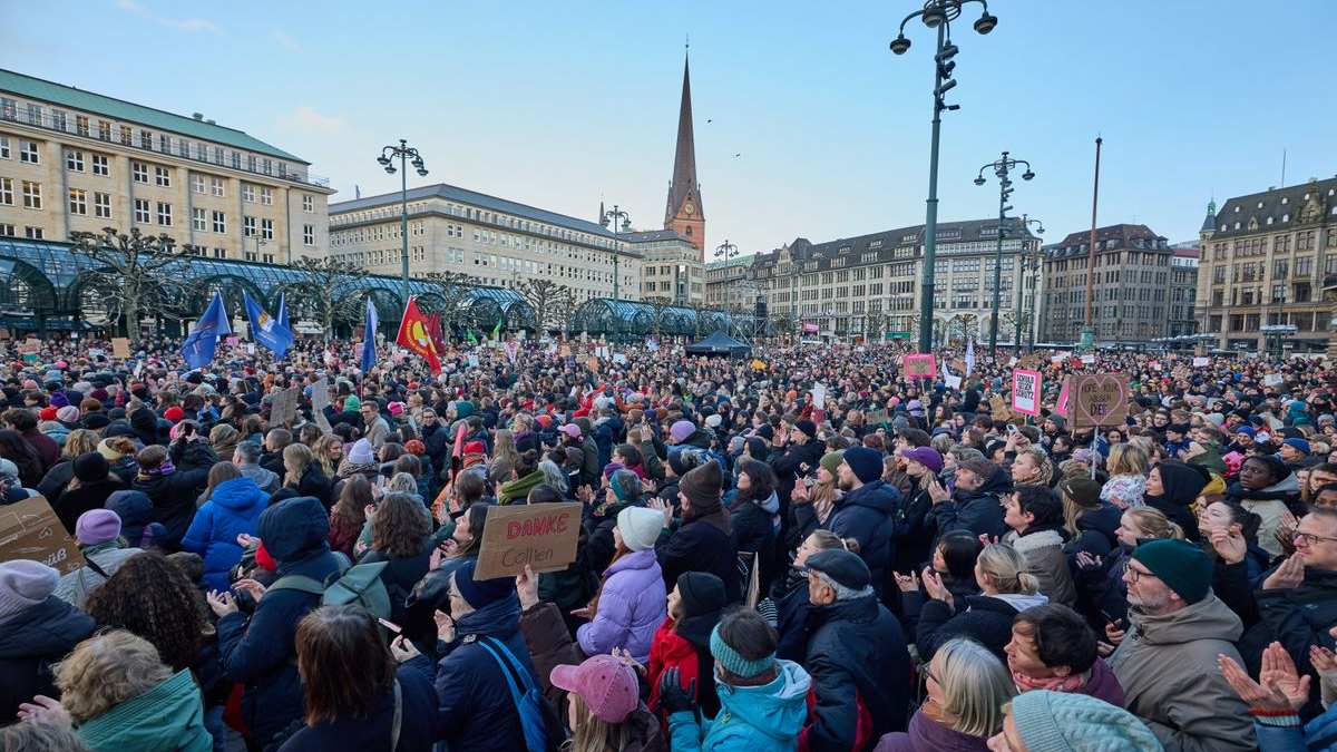 Hamburg’da binlerce kişi cinsel şiddete karşı sokağa çıktı!, © Georg Wendt/dpa