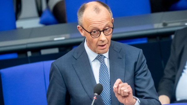 Merz’in “göç ve şiddet” sözlerine sosyal medyada tepki büyüyor, © Michael Kappeler/dpa