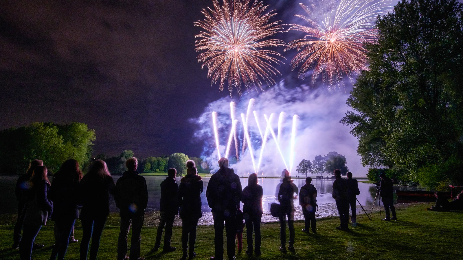 Koblenz’de “Rhein in Flammen” Etkinliğinde İlk Kez Drone Gösterisi, © Volker Lannert/dpa Koblenz’de “Rhein in Flammen” Etkinliğinde İlk Kez Drone Gösterisi, © Volker Lannert/dpa