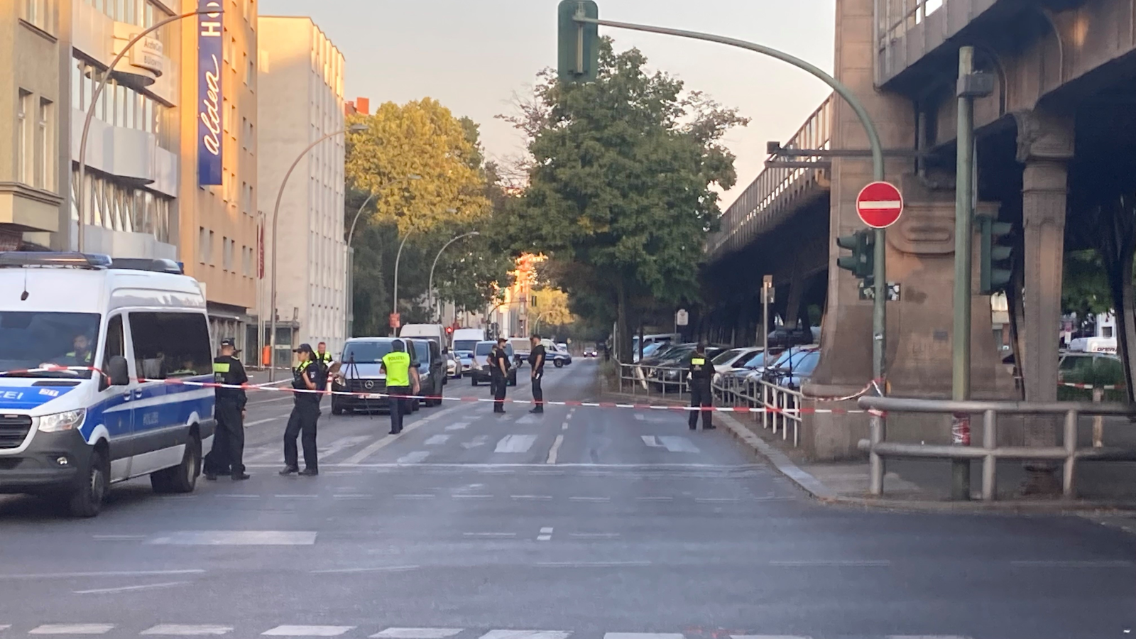 Schöneberg'de Araçtan Açılan Ateşle Bir Kişi Öldü İki Kişi Yaralandı!, © MFM-Taner Sentürk