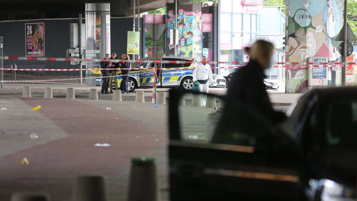 Bielefeld’de Bıçaklı Saldırı: Terör Şüphesi Derinleşiyor!, © Christian Müller/Christian Müller TV/dpa Bielefeld’de Bıçaklı Saldırı: Terör Şüphesi Derinleşiyor!, © Christian Müller/Christian Müller TV/dpa