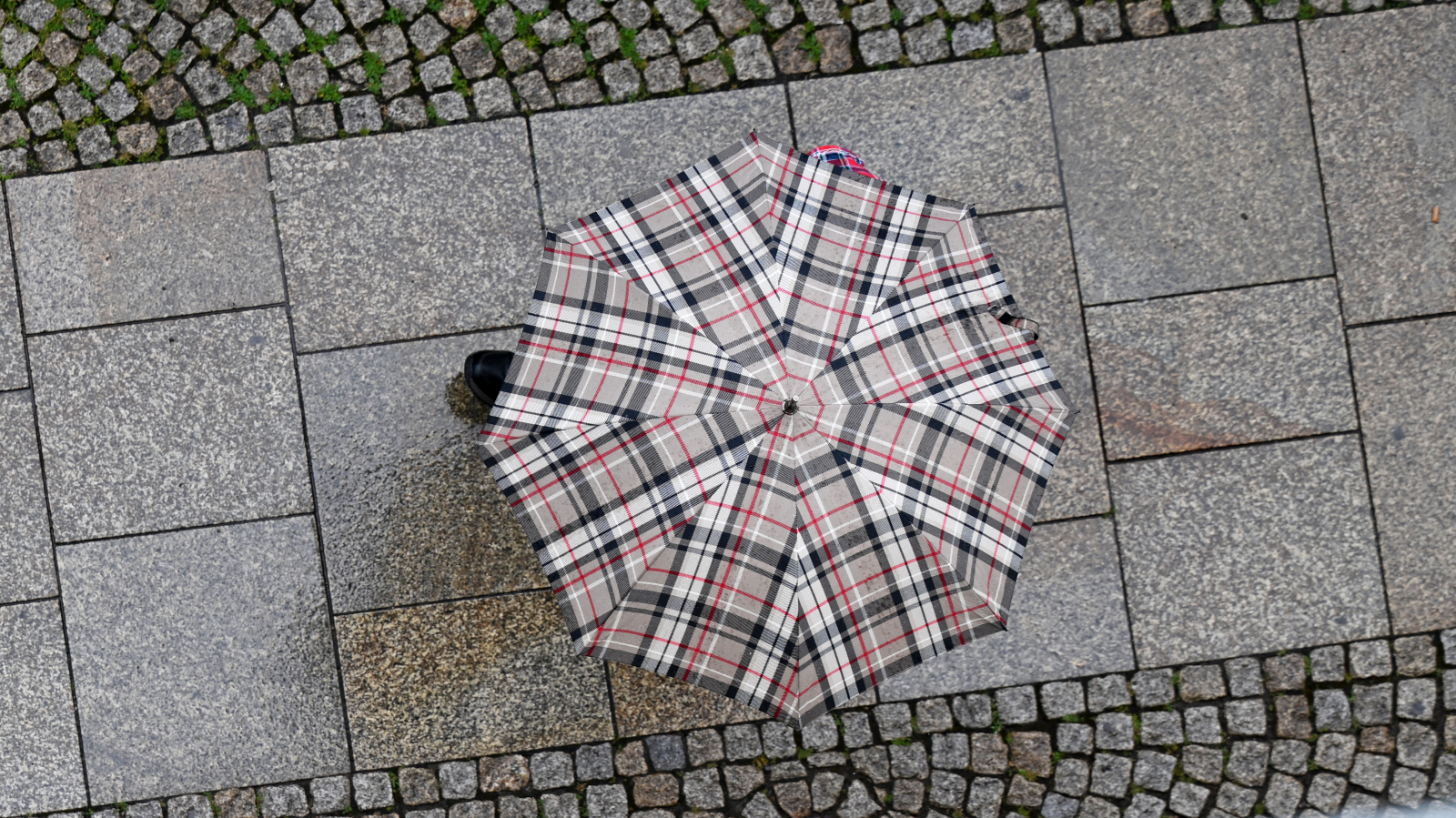 Baden-Württemberg'de Şiddetli Fırtınalar Yaz Havasını Gölgede Bıraktı, © dpa