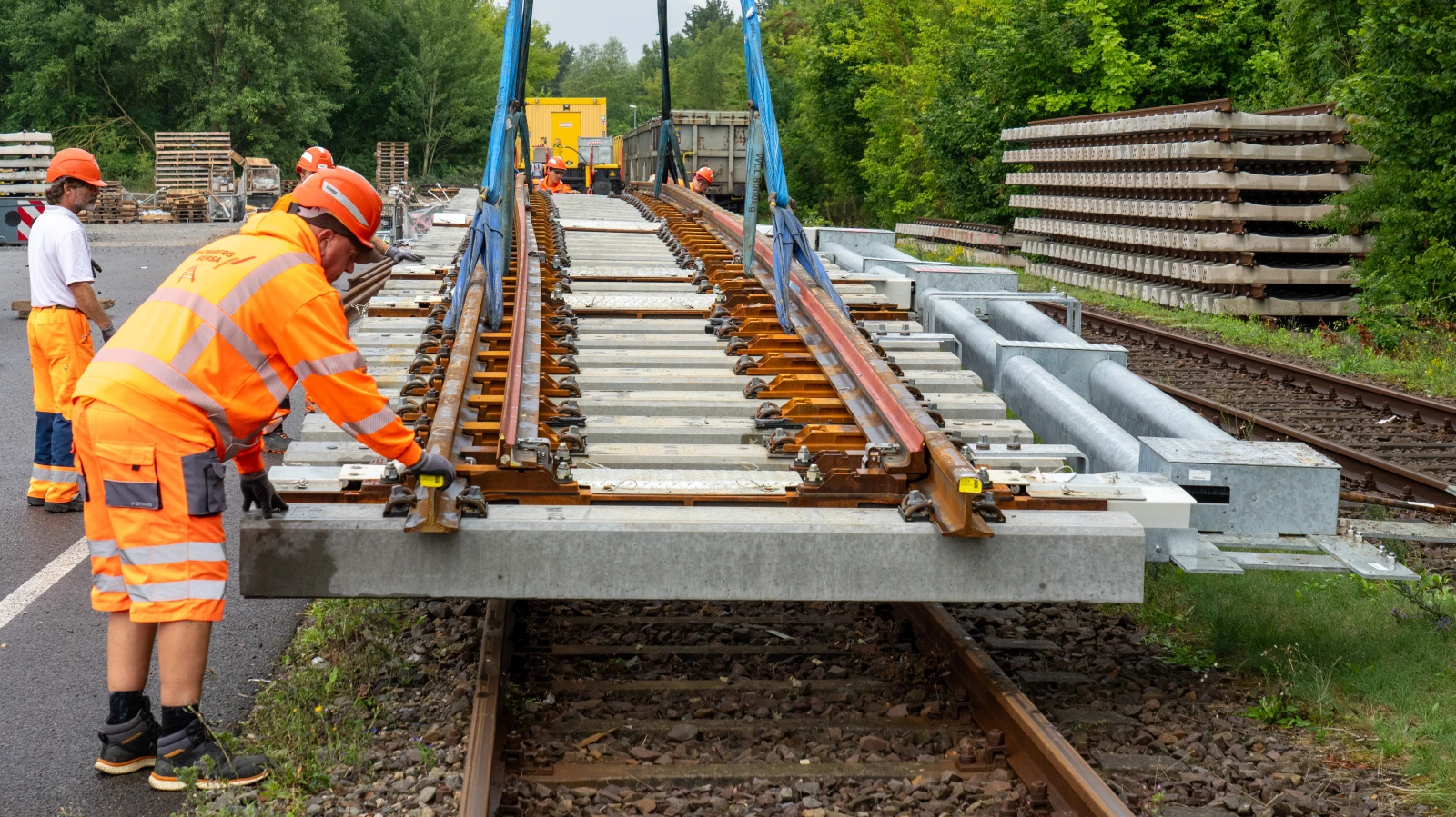 Hamburg–Berlin Hattı Kapanıyor: 9 Ay Sürecek Büyük Şantiye, © Soeren Stache/dpa Hamburg–Berlin Hattı Kapanıyor: 9 Ay Sürecek Büyük Şantiye, © Soeren Stache/dpa