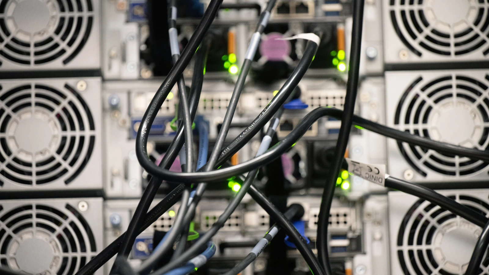 Stuttgart’ta Yeni 'Süper Bilgisayar' Tanıtıldı, © dpa Stuttgart’ta Yeni 'Süper Bilgisayar' Tanıtıldı, © dpa