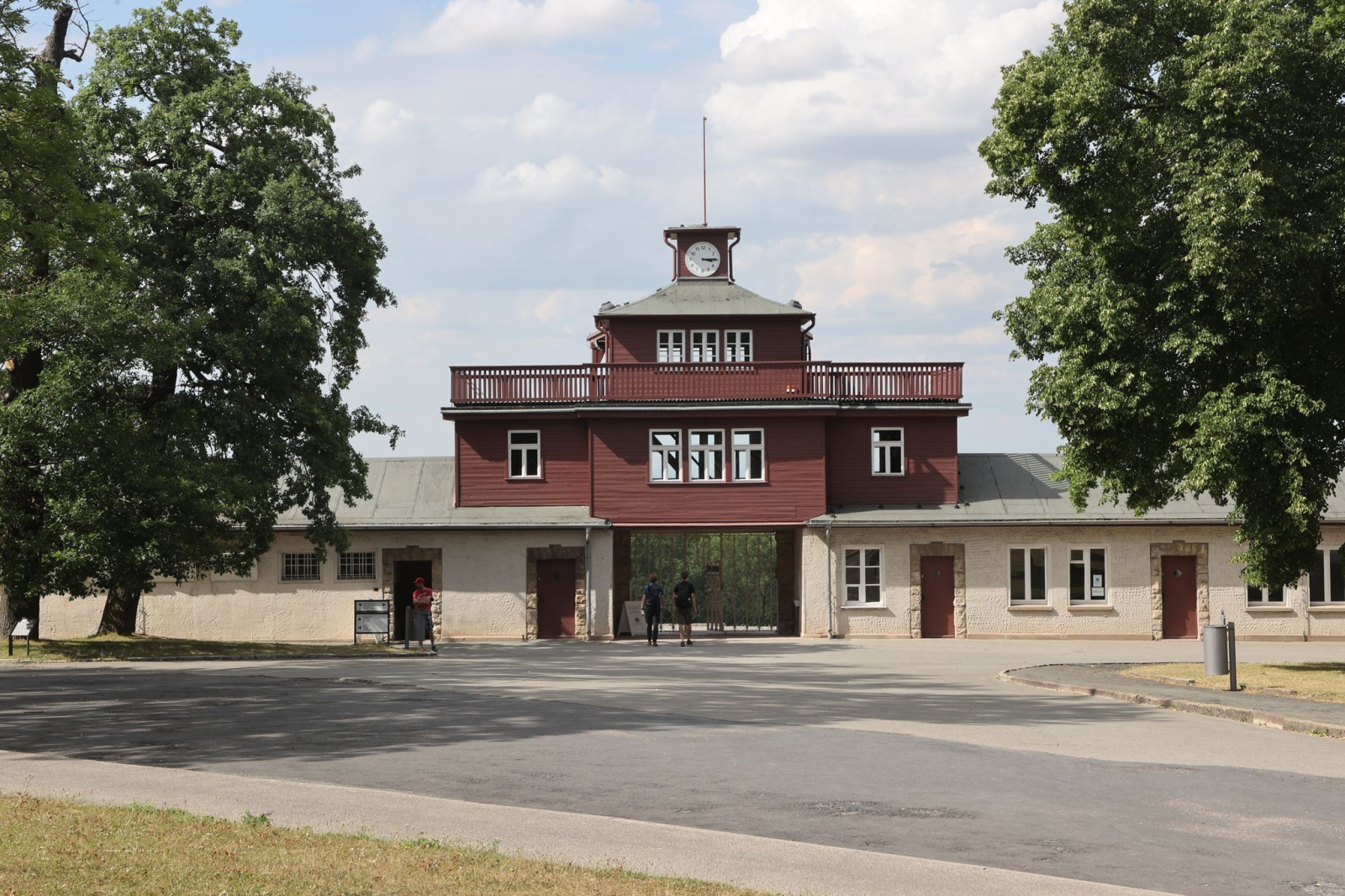Das ehemalige Lagertor des Konzentrationslagers Buchenwald.