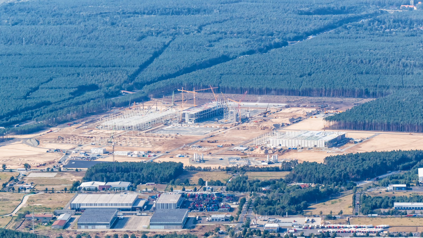 Grünheide’de Tesla Fabrikası’nın Elektrik Santrali Kundaklandı!, © shutterstock