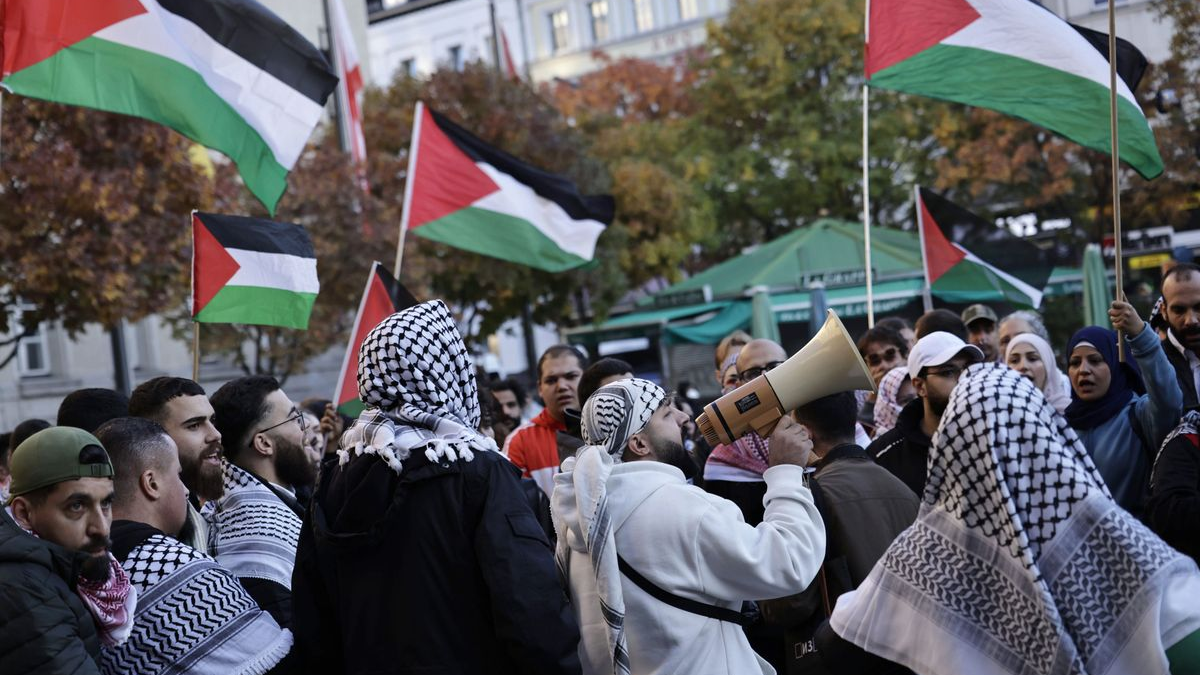 Berlin Kreuzberg’de Spontan Gösteride 15 Gözaltı!, © Carsten Koall/dpa / Sembol Foto