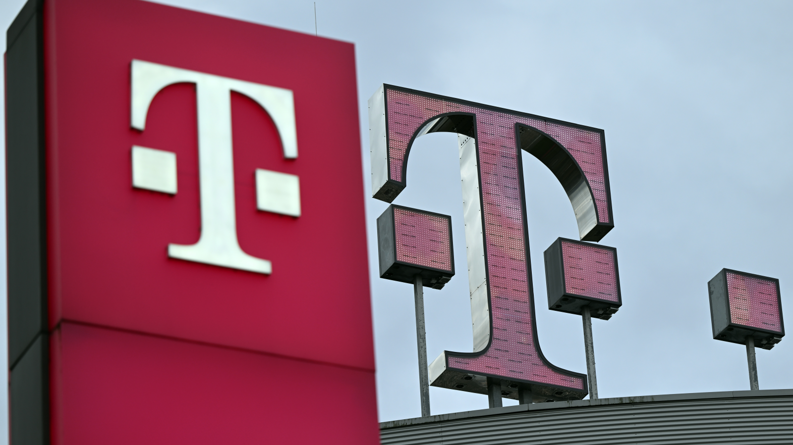 Deutsche Telekom Çalışanları Grevde! İşlemler Durduruldu , © dpa