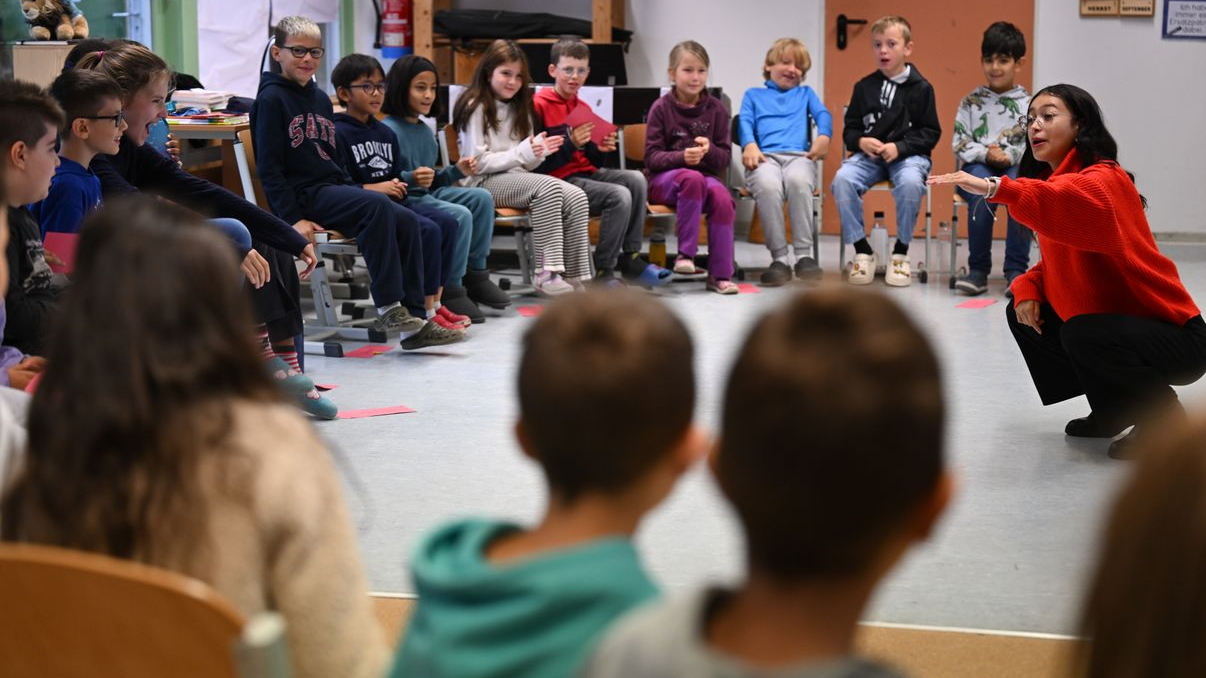 Offenbach’ta Öğrenciler Şiddetsiz Çözüm Öğreniyor!, © Arne Dedert/dpa