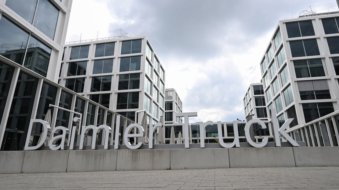 Daimler Truck Satış Beklentisini Düşürdü, © Bernd Weißbrod/dpa