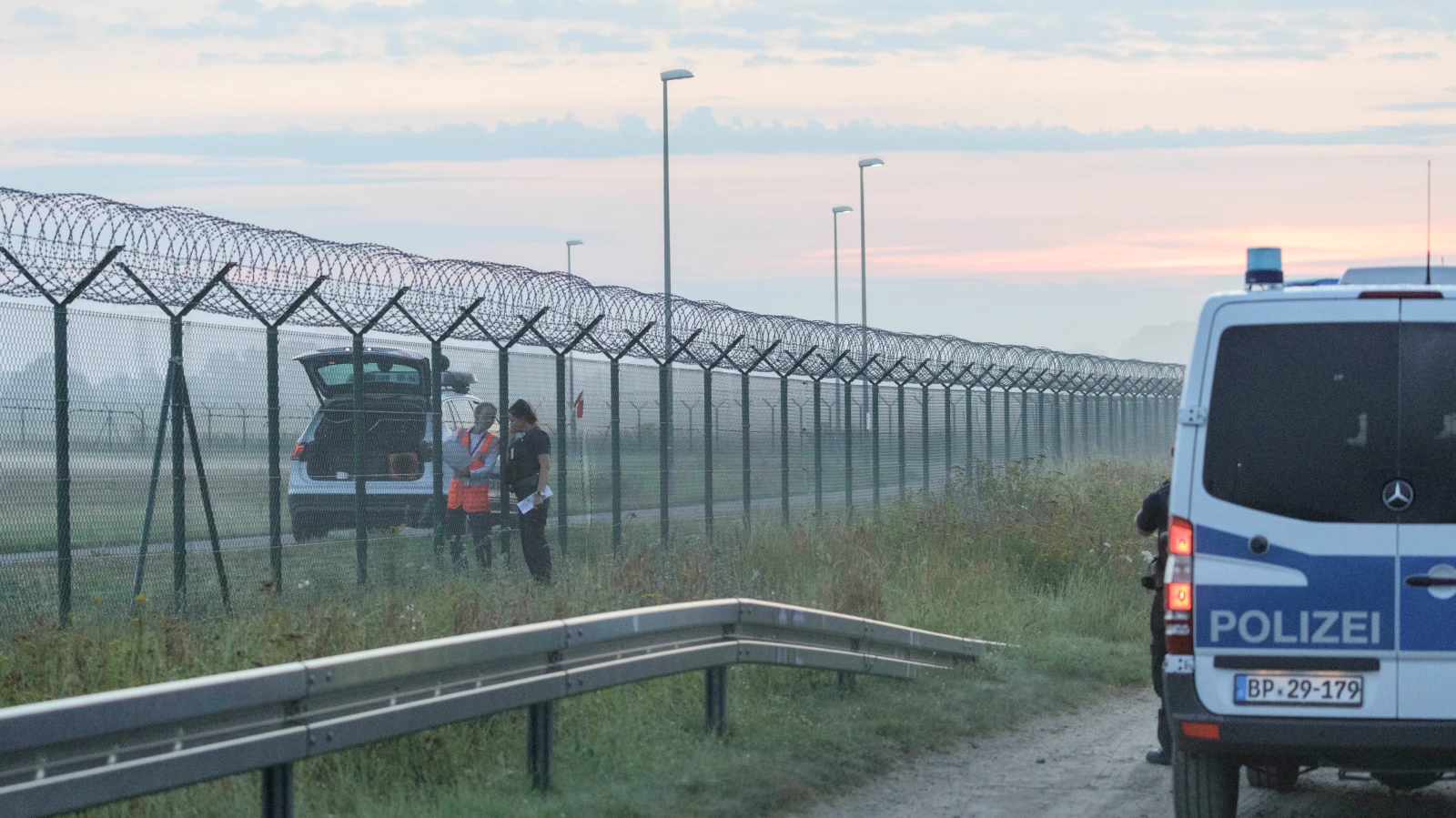İklimciler Bu Sabah BER Havalimanı’nı Kapattı!, © dpa İklimciler Bu Sabah BER Havalimanı’nı Kapattı!, © dpa
