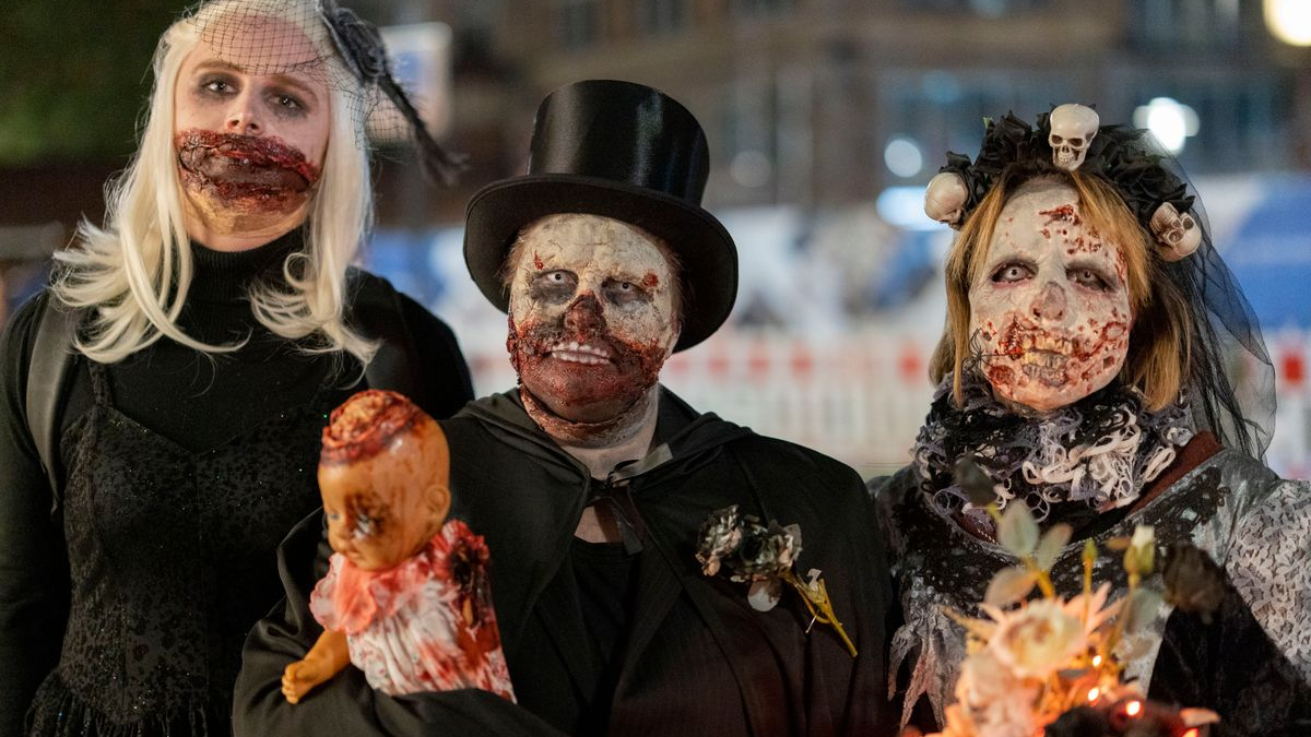 CADILAR BAYRAMI YÜZLERCE POLİS OPERASYONU, STUTTGART'TA 10 KİŞİ PARTİDE BAYILDI!, © dpa