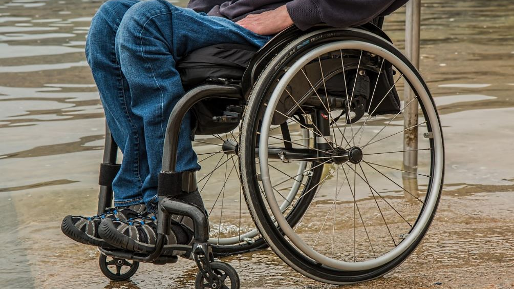 Rollstuhlfahrer von Wanderweg gestürzt, © Symbolbild Pixabay