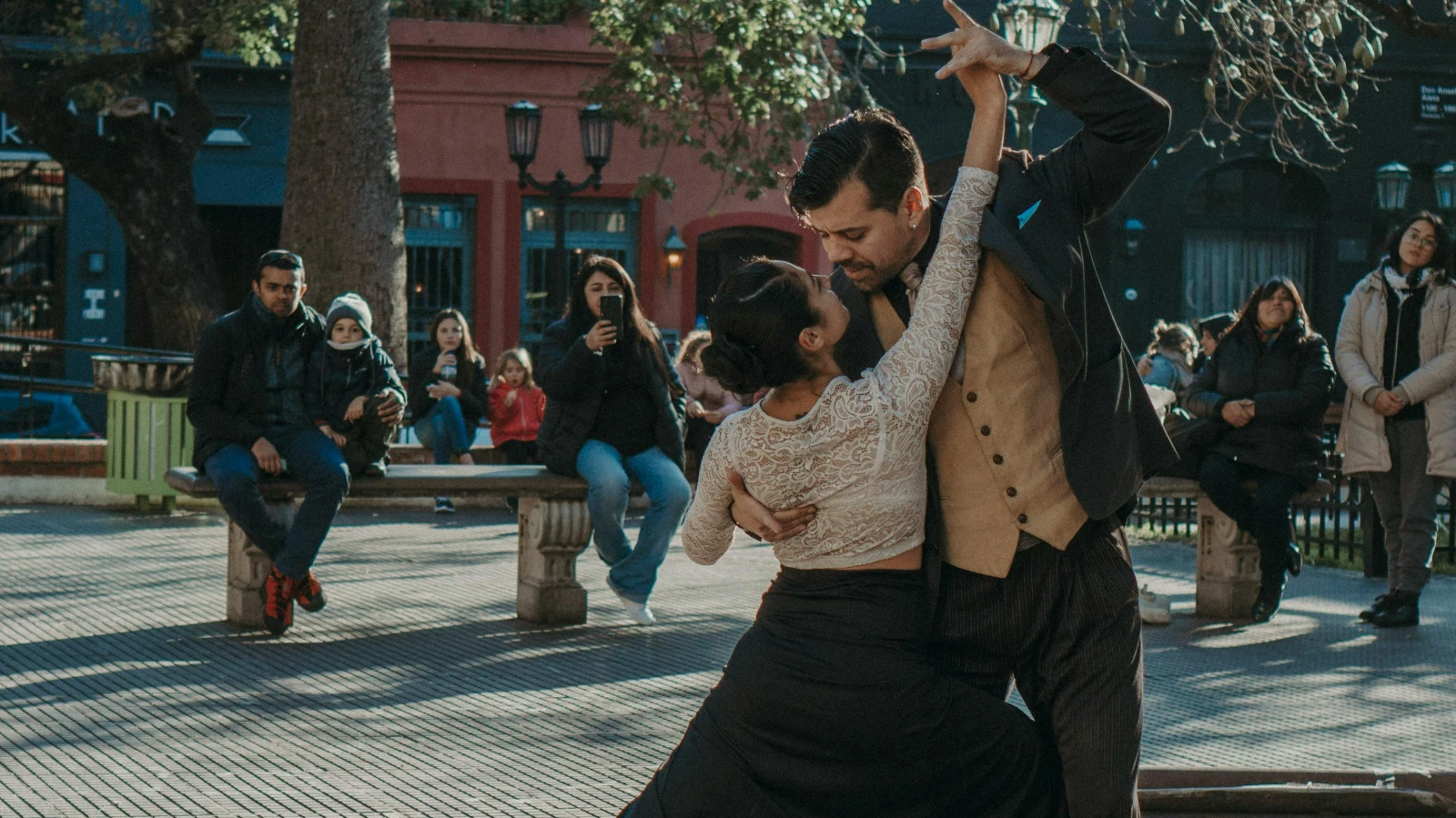 Düsseldorf’ta "Açık Hava Salsa Dans" Yasağı Tepki Çekti, © Gonzalo Acuña Düsseldorf’ta "Açık Hava Salsa Dans" Yasağı Tepki Çekti, © Gonzalo Acuña