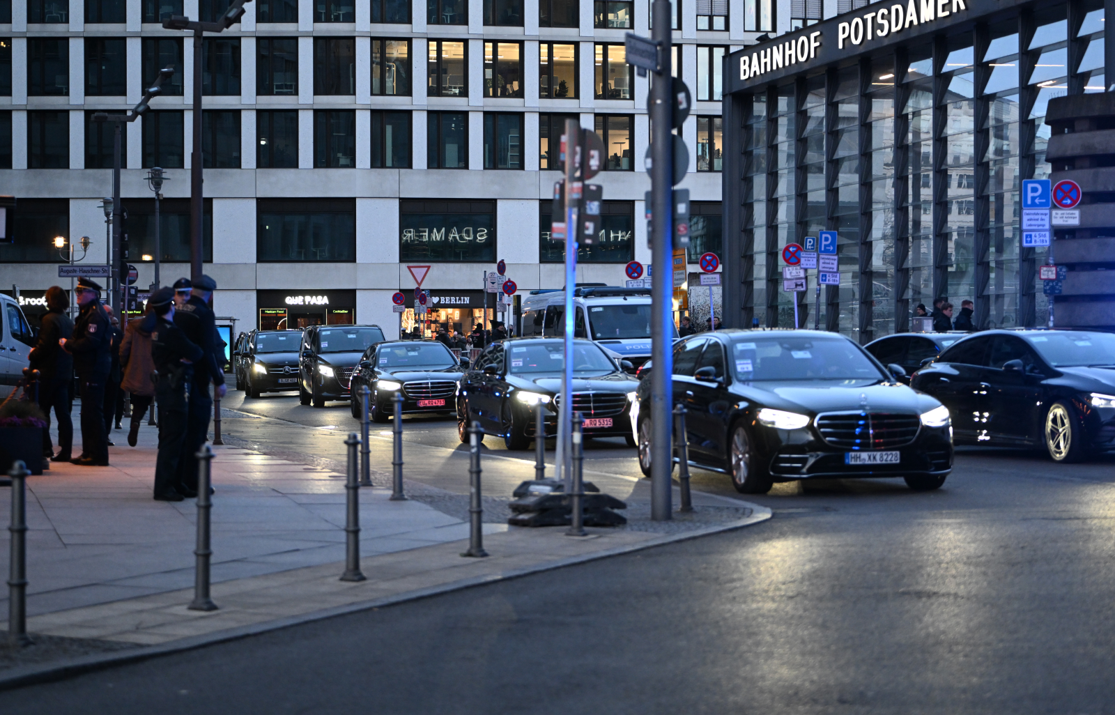 Berlin’de al-Scharaa ziyareti: Trafikte kısıtlama ve protestolar, © Markus Lenhardt/dpa