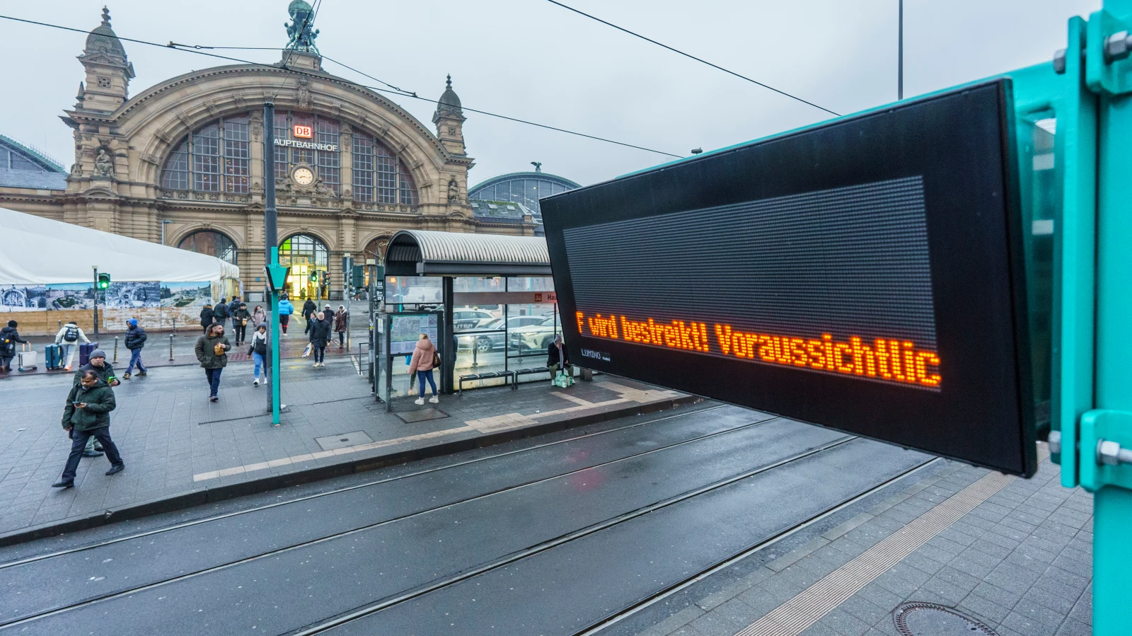 Hessen: Tramvay, Metro ve Otobüs Seferleri Aksıyor, © dpa Hessen: Tramvay, Metro ve Otobüs Seferleri Aksıyor, © dpa