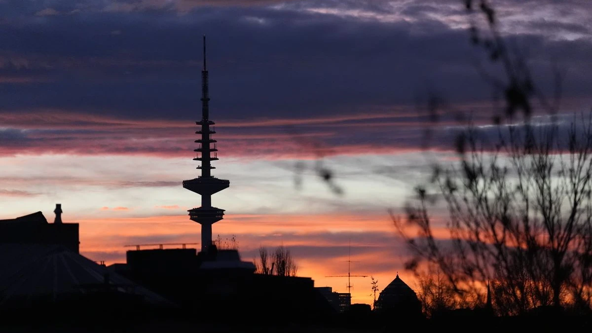 Hamburg Televizyon Kulesi Yenileniyor: Maliyet Arttı, Açılış 2031’e Kaldı!, © Marcus Brandt/dpa Hamburg Televizyon Kulesi Yenileniyor: Maliyet Arttı, Açılış 2031’e Kaldı!, © Marcus Brandt/dpa