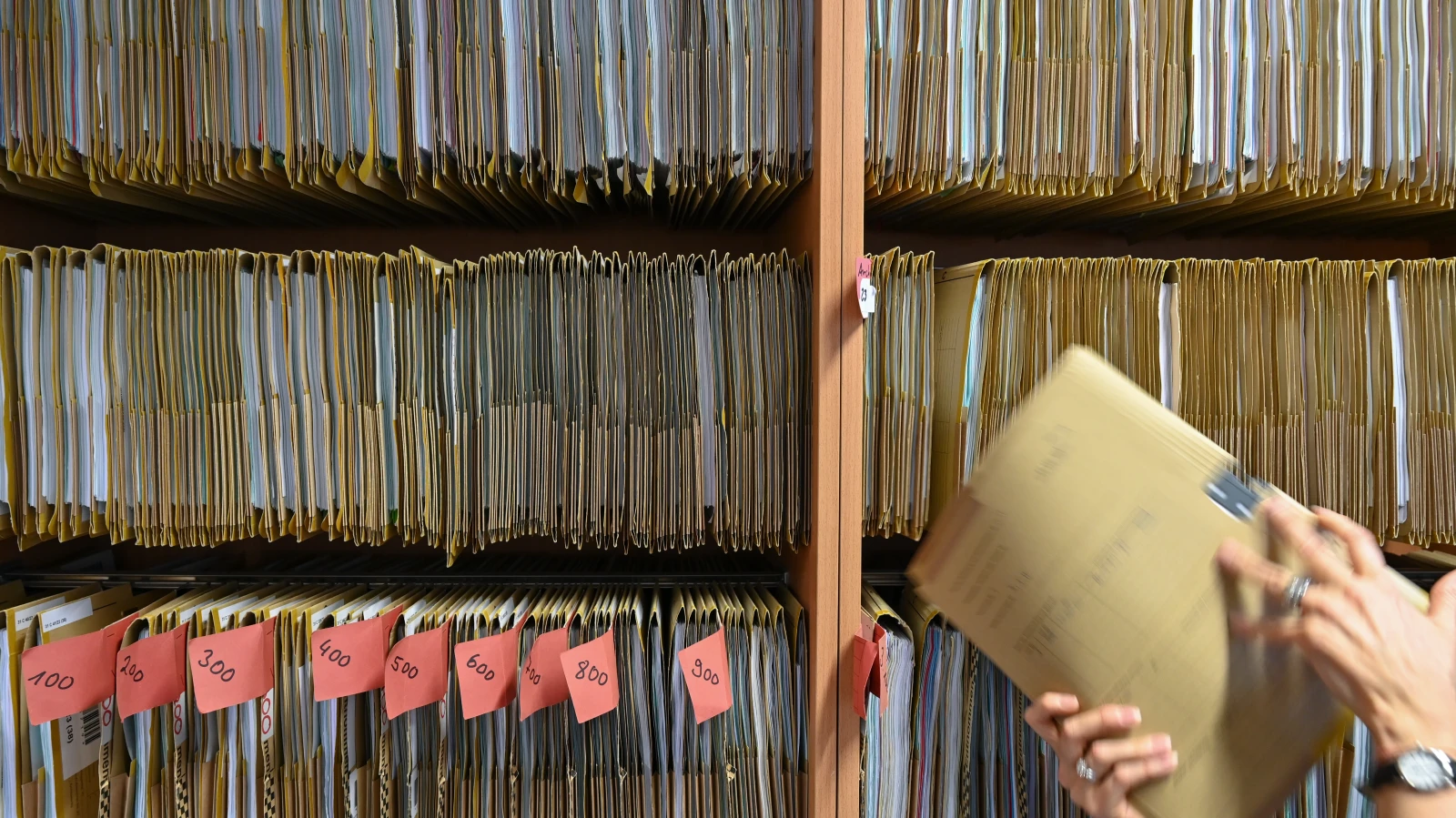 Bremen Kamu Hizmetinde Ayrımcılık: Araştırma Çarpıcı Sonuçlar Ortaya Koydu!, © dpa Bremen Kamu Hizmetinde Ayrımcılık: Araştırma Çarpıcı Sonuçlar Ortaya Koydu!, © dpa