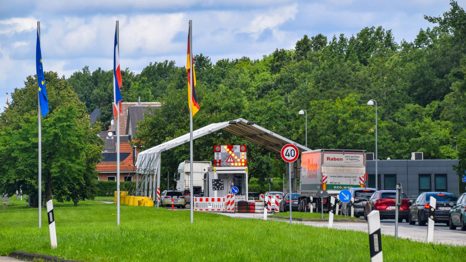 Dänemark verlängert Kontrollen an deutscher Grenze, © NGCHIYUI / Shutterstock.com