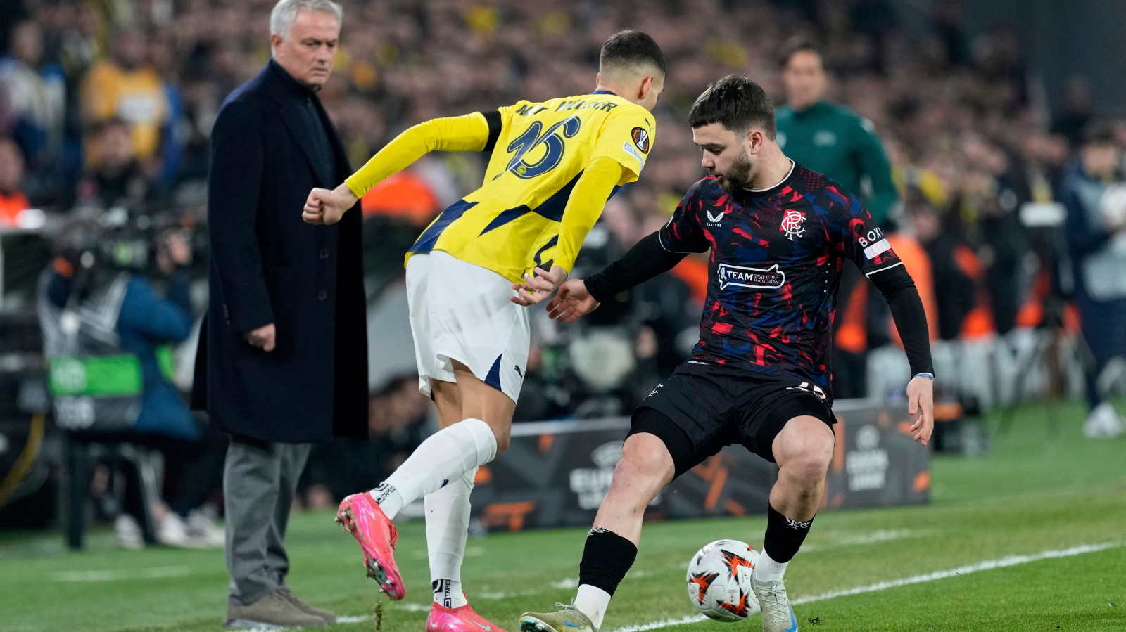 Fenerbahçe'nin Şampiyonlar Ligi'ndeki Muhtemel Rakipleri Belli Oldu!, © Khalil Hamra/AP/dpa