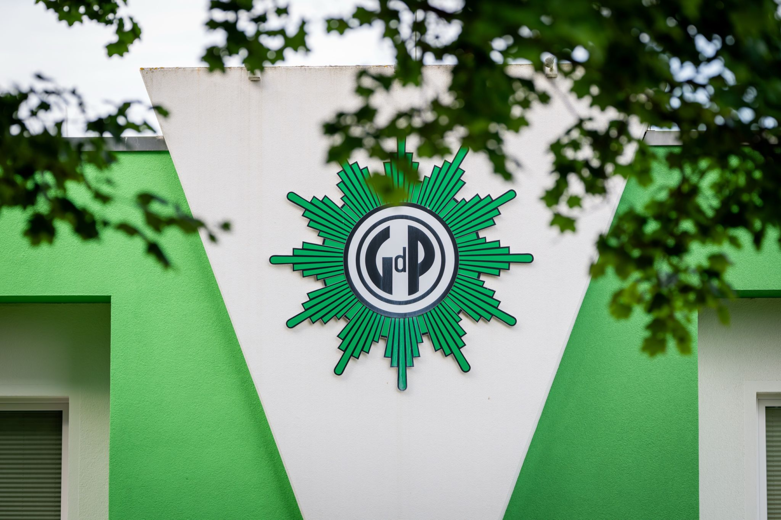 Die Staatsanwaltschaft bestätigt eine weitere Durchsuchung bei der GdP in Erfurt., © Jacob Schröter/dpa