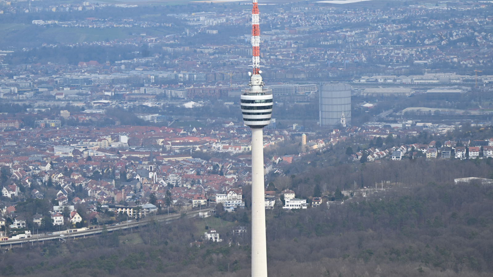 Stuttgart’ta Fernsehturm yakınlarında bulunan İkinci Dünya Savaşı’ndan kalma bomba  bulundu, © Bernd Weißbrod/dpa 