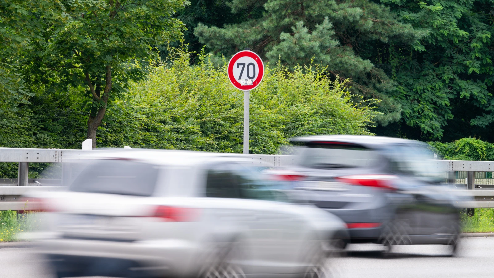 Berlin’de Hız Kontrolleri Artmayacak: Yeni Radar Cihazlarına Bu Yıl Bütçe Yok, © Soeren Stache/dpa Berlin’de Hız Kontrolleri Artmayacak: Yeni Radar Cihazlarına Bu Yıl Bütçe Yok, © Soeren Stache/dpa