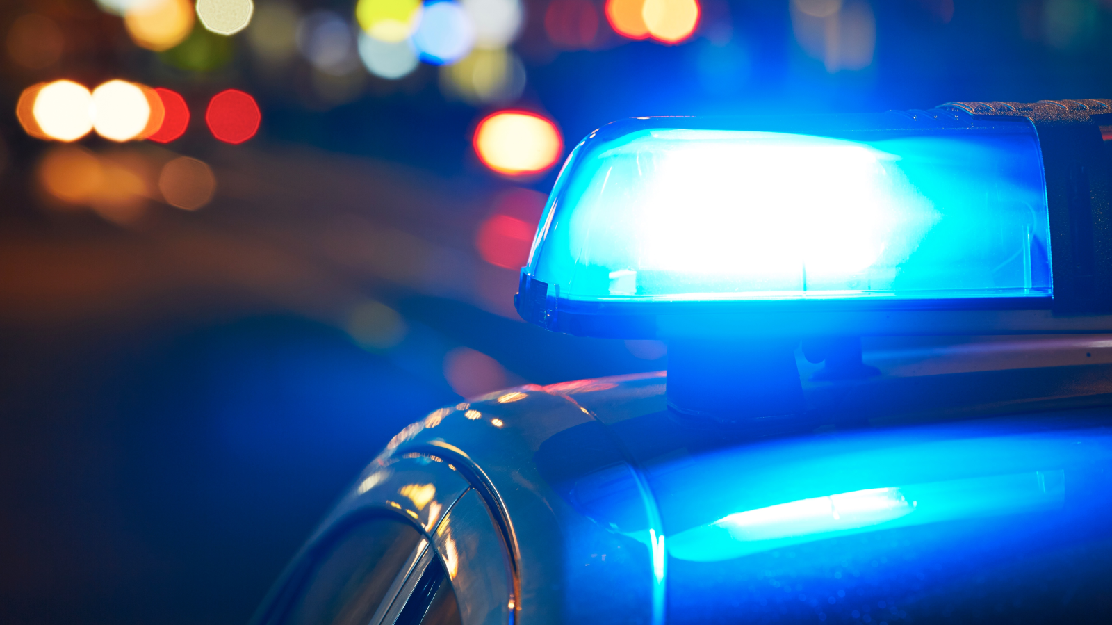 Polizei befreit 19-Jährige aus Holzkiste, © AdobeStock