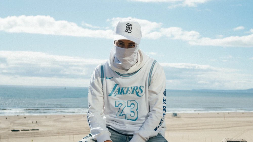 LLOYD P-WHITE, Priceless, © Lloyd P-White LLOYD P-WHITE, Priceless, © Lloyd P-White