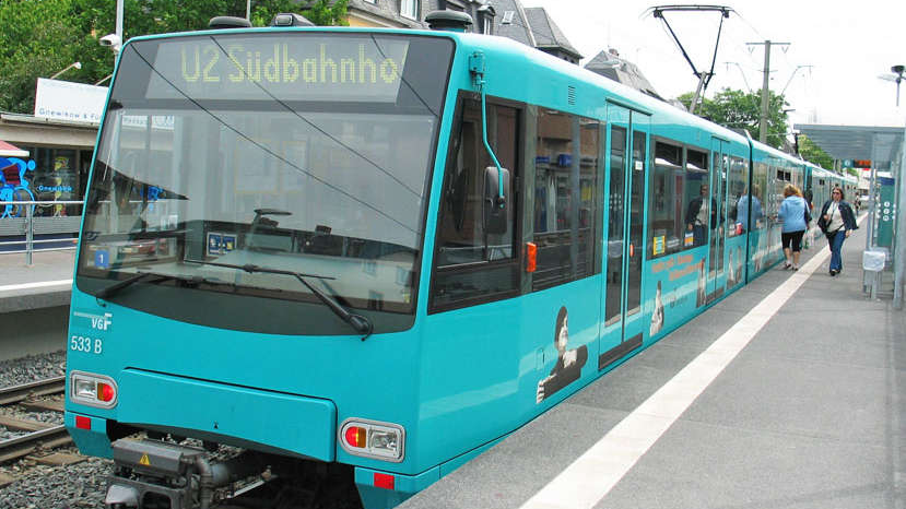 Hamburg Merkez İstasyonu’nda Kargaşa: Havai Hat Arızası Yolcuları Mağdur Etti!, © rmv.de