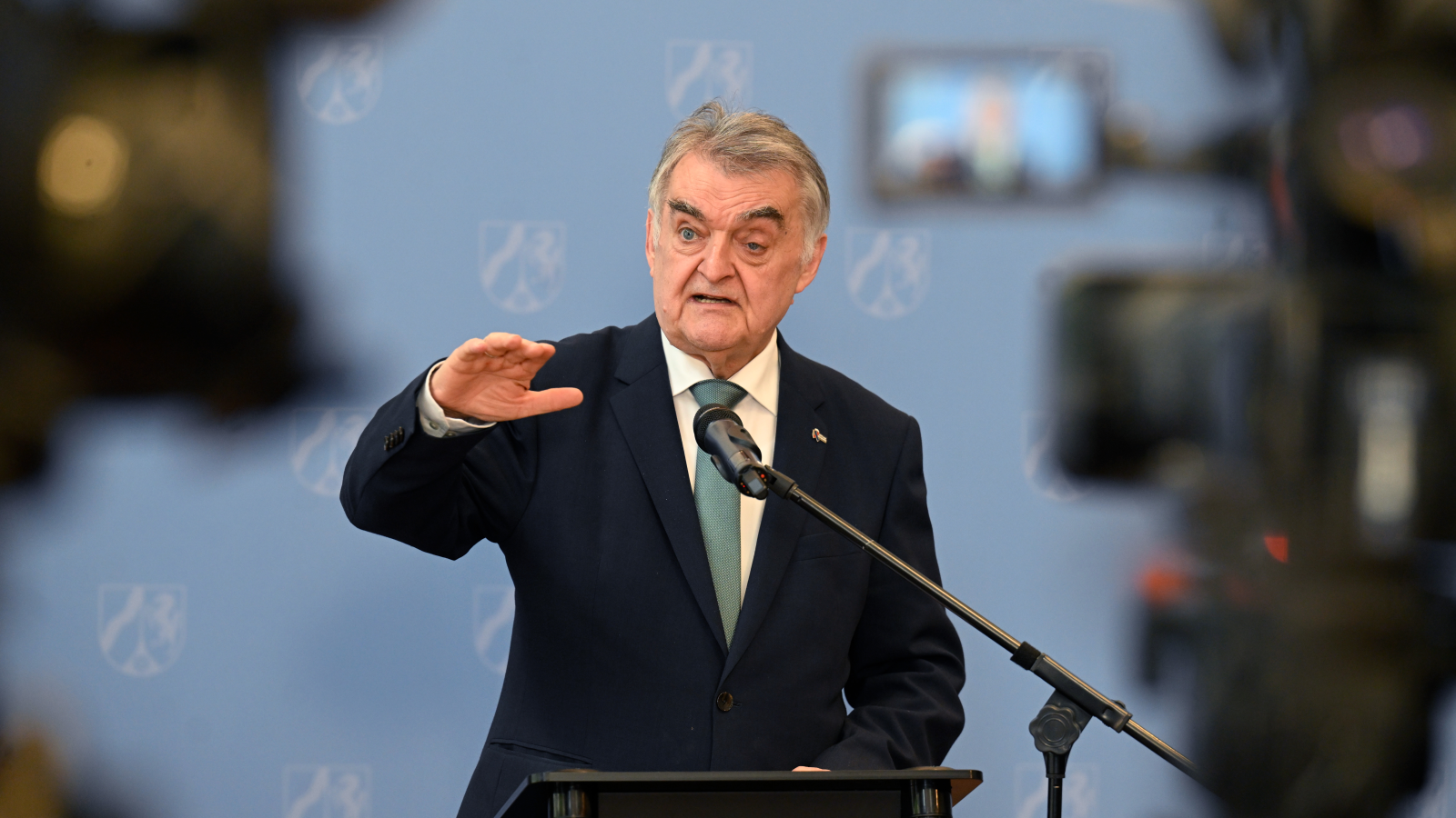 Bir Grup Gencin Bombalı Terör Saldırı Planladığı İddia Ediliyor, © dpa