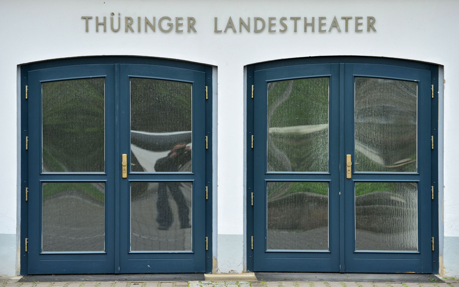Die Fassade des Theaters Rudolstadt mit dem Schriftzug «Thüringer Landestheater».