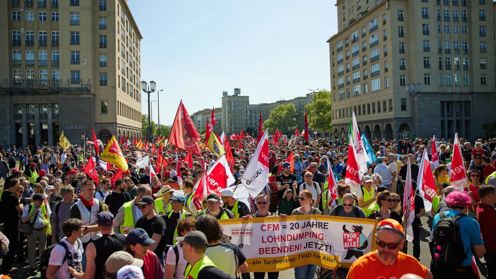 Berlin’de 1 Mayıs’ta Barışçıl Kutlama!, © dpa Berlin’de 1 Mayıs’ta Barışçıl Kutlama!, © dpa