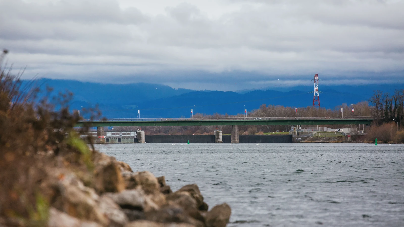 Leverkusen Rheinbrücke'de köprüden düşen parçalar nedeniyle ölümcül bir kaza meydana geldi!, © dpa Leverkusen Rheinbrücke'de köprüden düşen parçalar nedeniyle ölümcül bir kaza meydana geldi!, © dpa