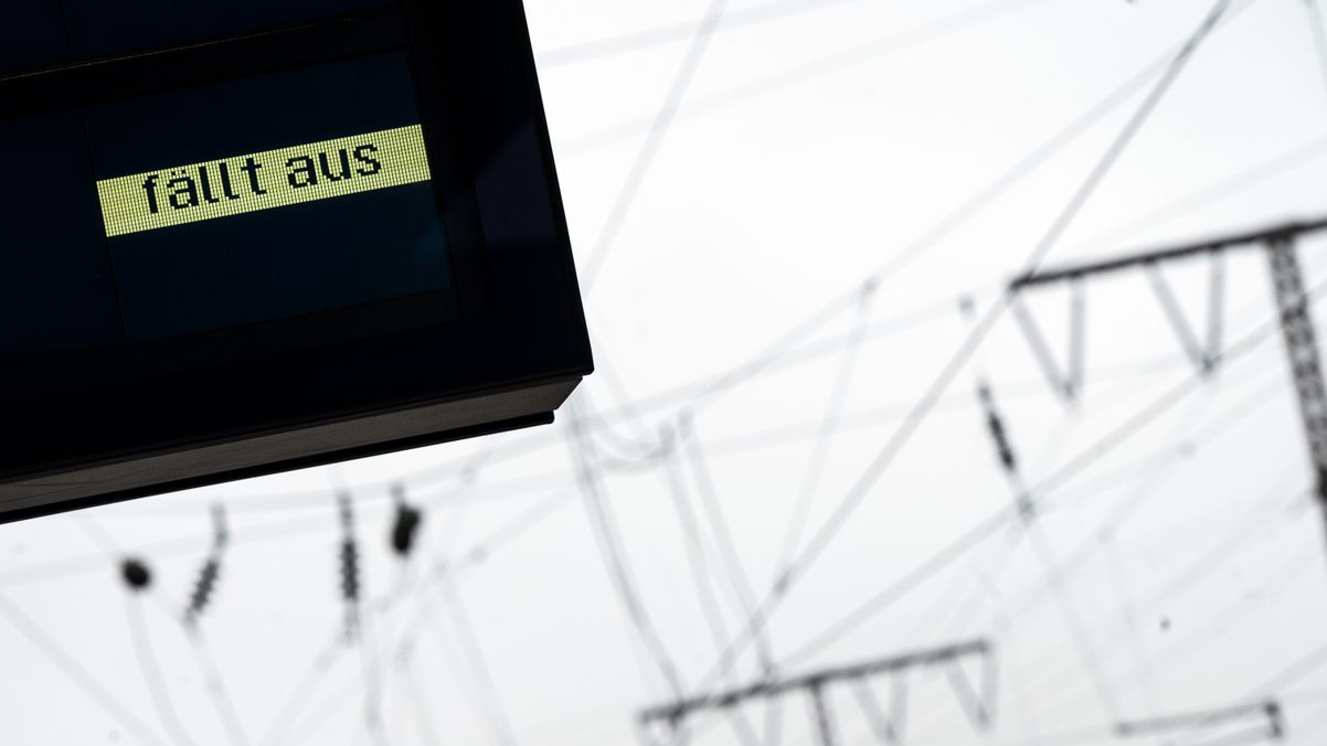 KREFELD’DE SİNYALİZASYON ARIZASI GİDERİLDİ!, © dpa