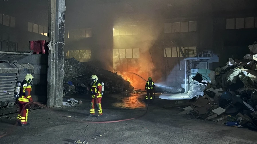 Brand in Recyclinganlage in Buchs rasch gelöscht, © Kantonspolizei St. Gallen Brand in Recyclinganlage in Buchs rasch gelöscht, © Kantonspolizei St. Gallen