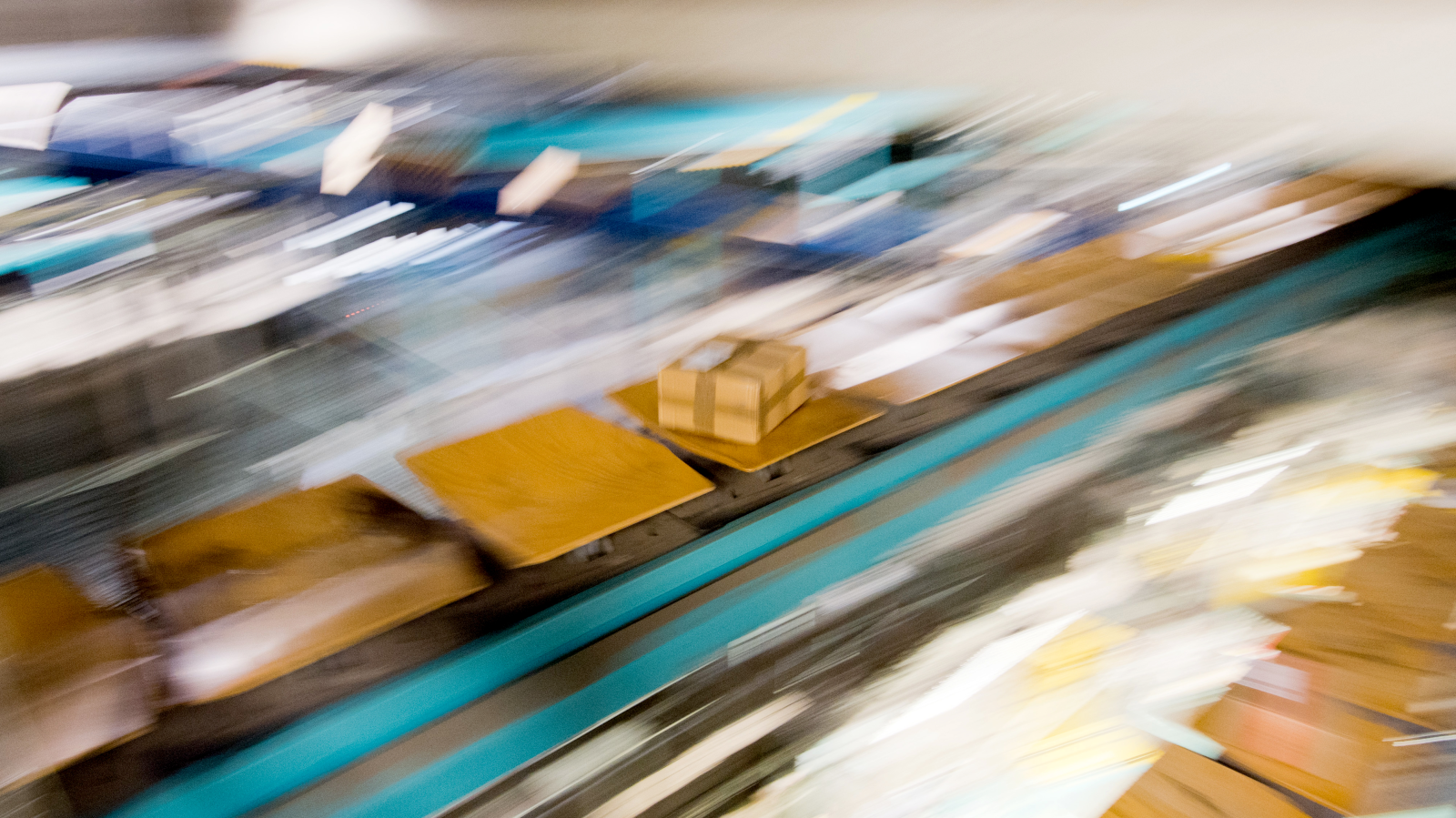 Havalimanı'nda Posta Yoğunluğunu Arttı, ©  Julian Stratenschulte/dpa
